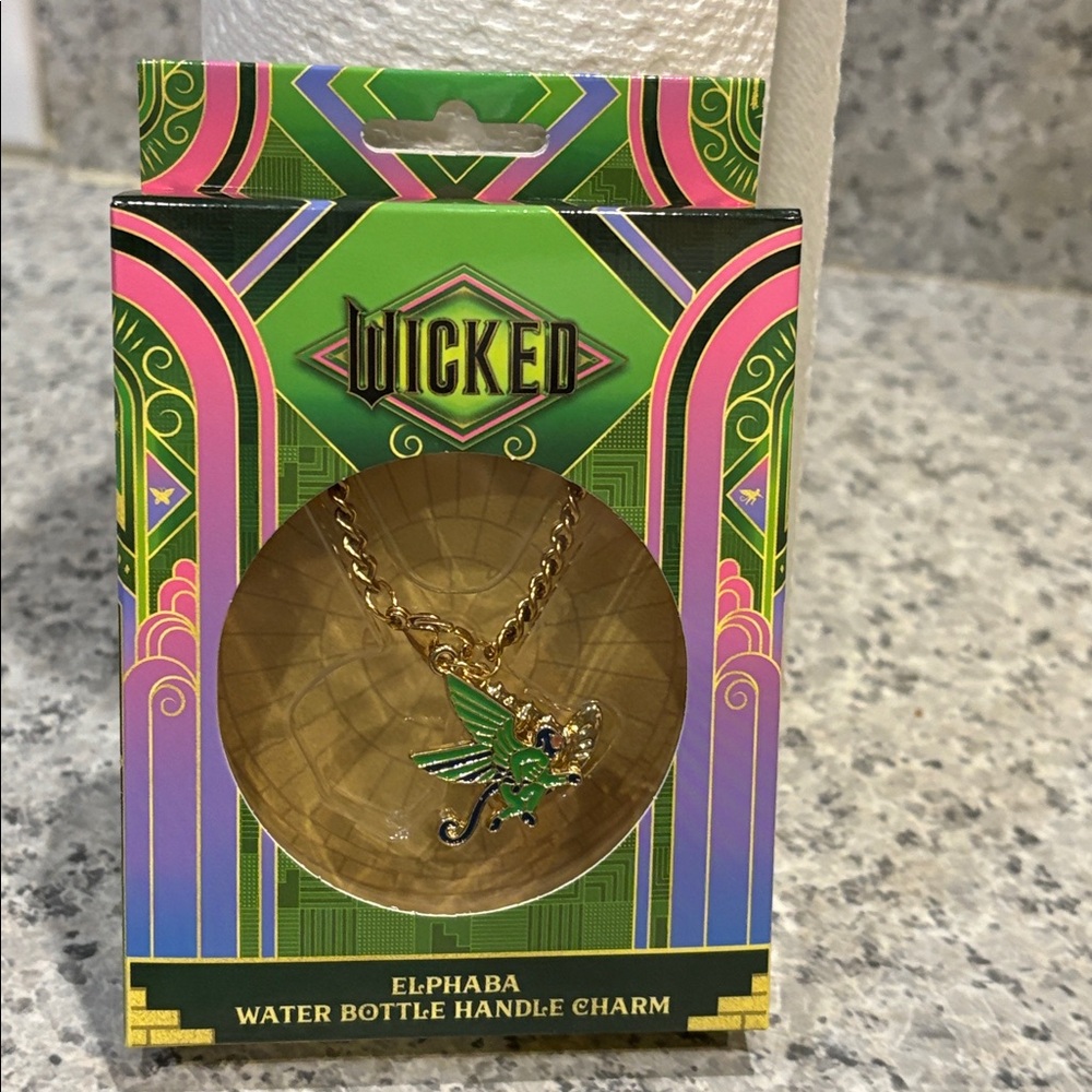 Char Charms Wicked Elphaba Water Bottle Handle Charm - Gold and Green